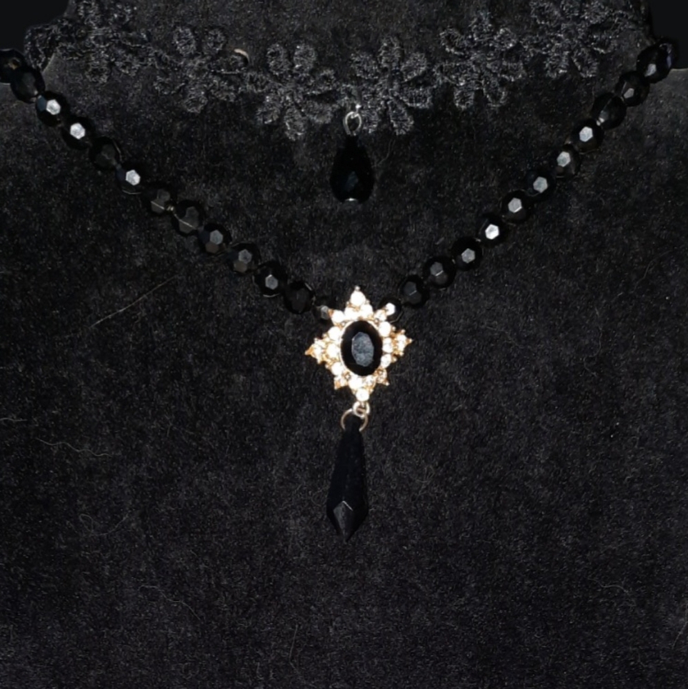Set of 2 black noir style Choker necklaces with faceted black beads - Picture 2 of 7